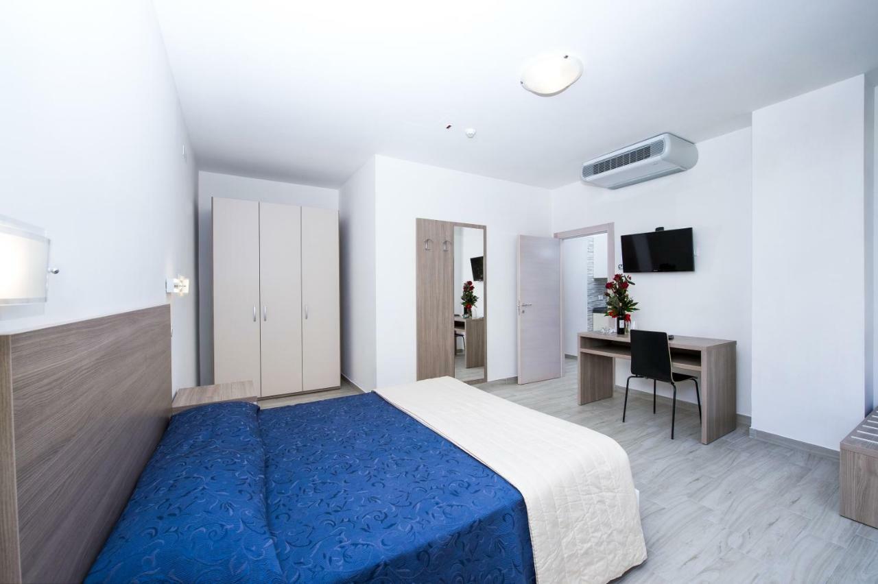 Rabbit Home Misano Adriatico Bagian luar foto